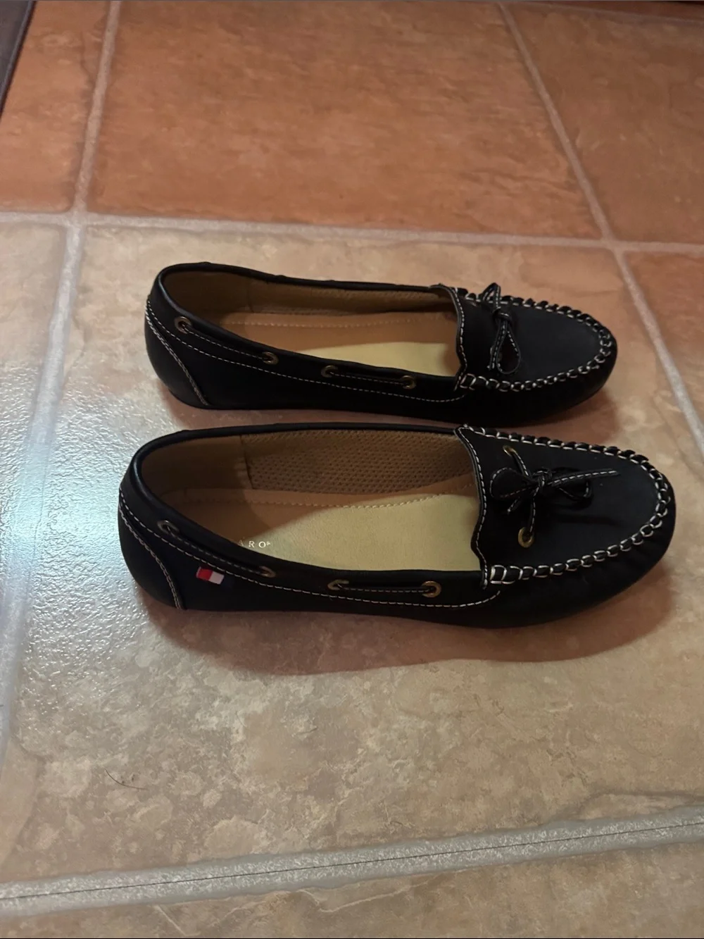 Pesaro Classic Black Women's Moccasin Loafers with Contrast Stitching Size 11